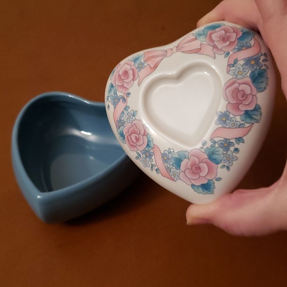 Lovely Vintage Musical Floral Porcelain Trinket Box with Lid